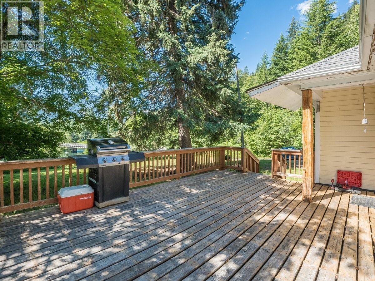 5875 SLOCAN RIVER Road - 20