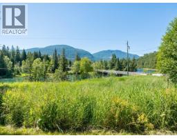 5875 Slocan River Road, Winlaw, BC V0G2J0 Photo 12
