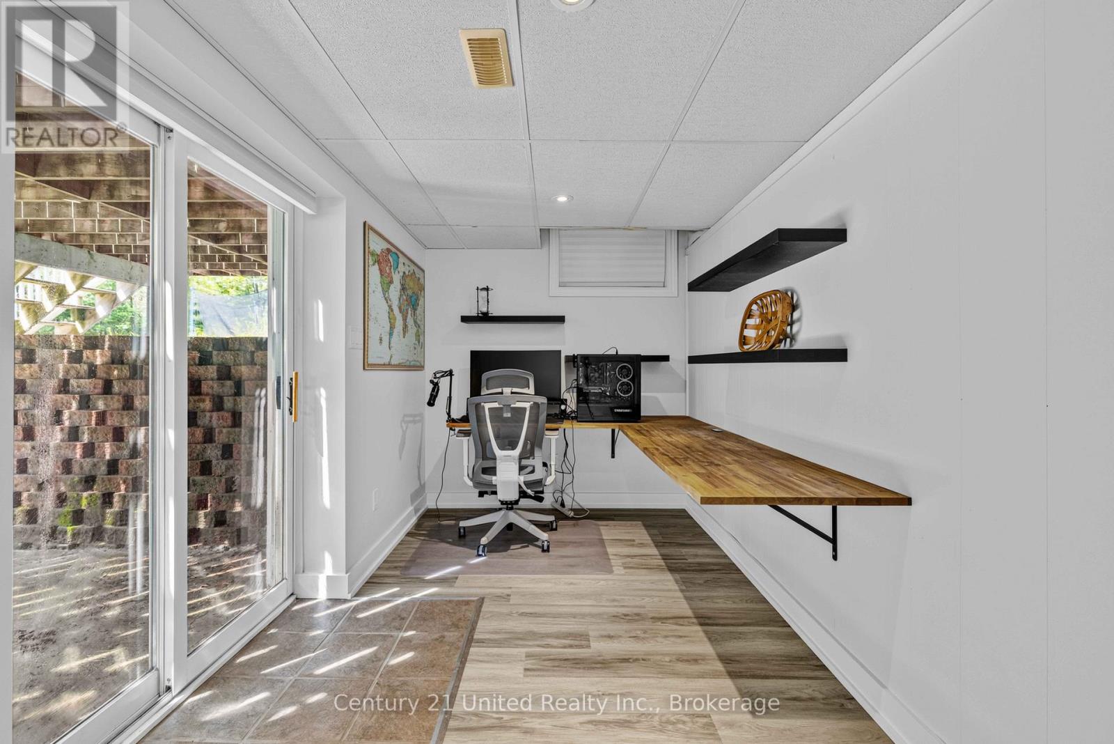 31 RIVER STREET - 32
