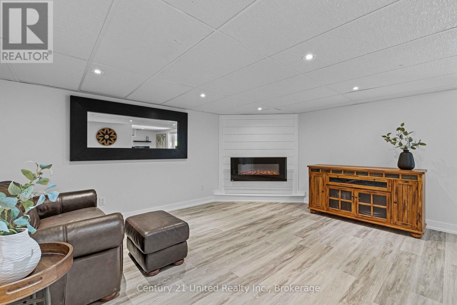 31 RIVER STREET - 37