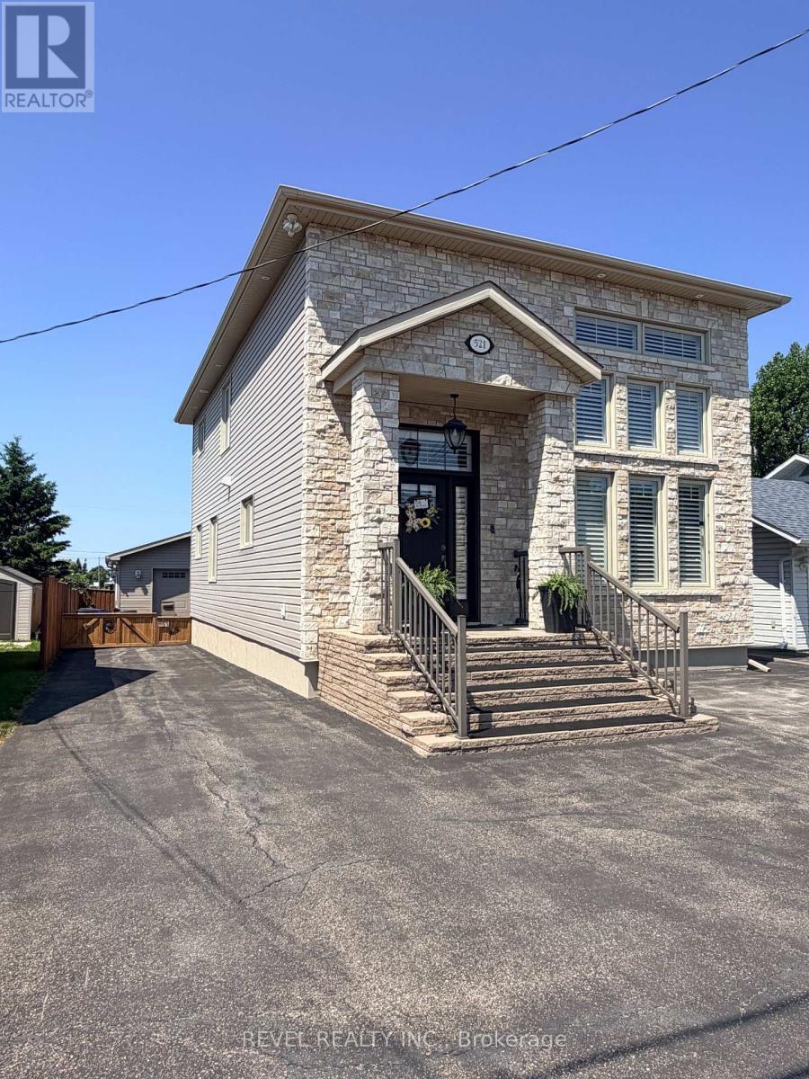 521 PINE STREET N - 1