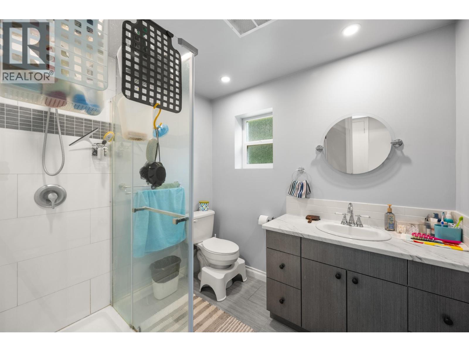 4 Bed, 2 Bath House for Sale in Coquitlam – 1001 GATENSBURY STREET, Coquitlam – MLS# R3142809 - Image 23