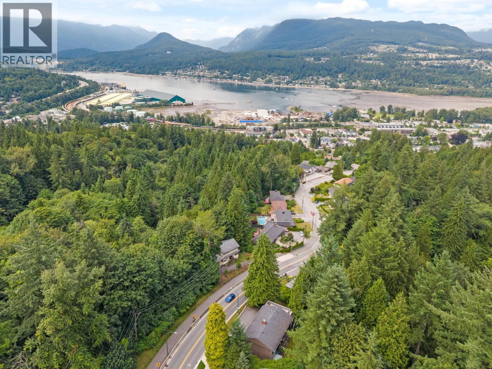 4 Bed, 2 Bath House for Sale in Coquitlam – 1001 GATENSBURY STREET, Coquitlam – MLS# R3142809 - Image 40