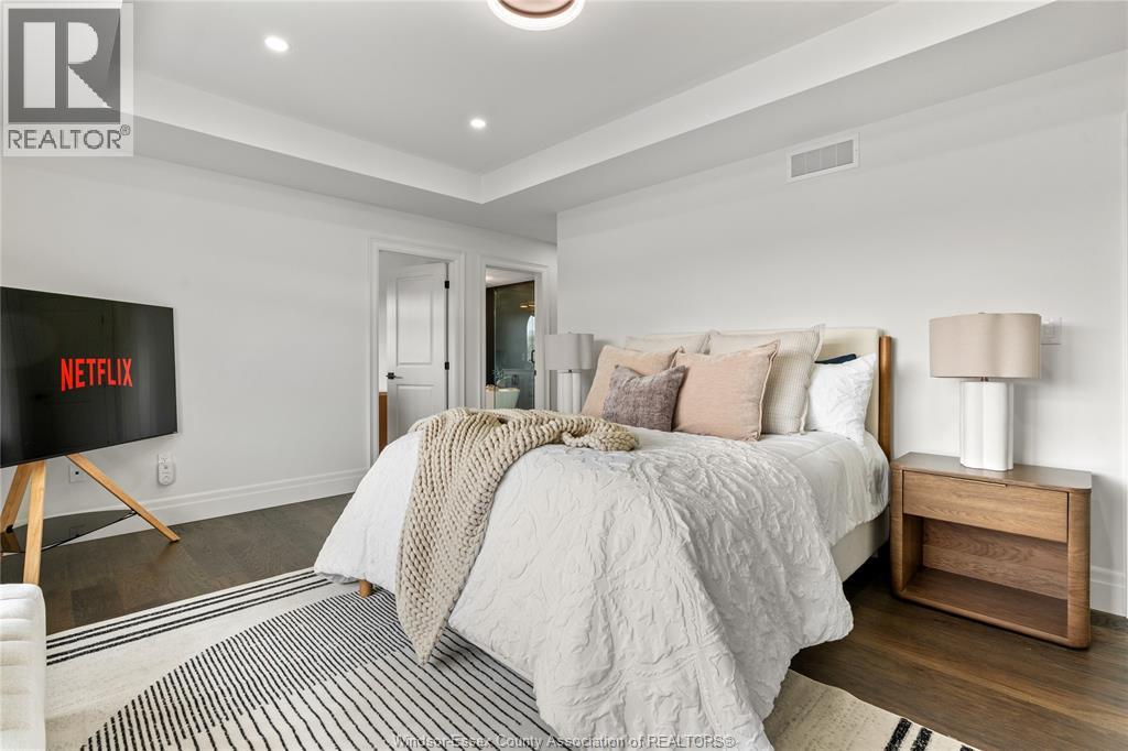 3161 MCROBBIE - 19