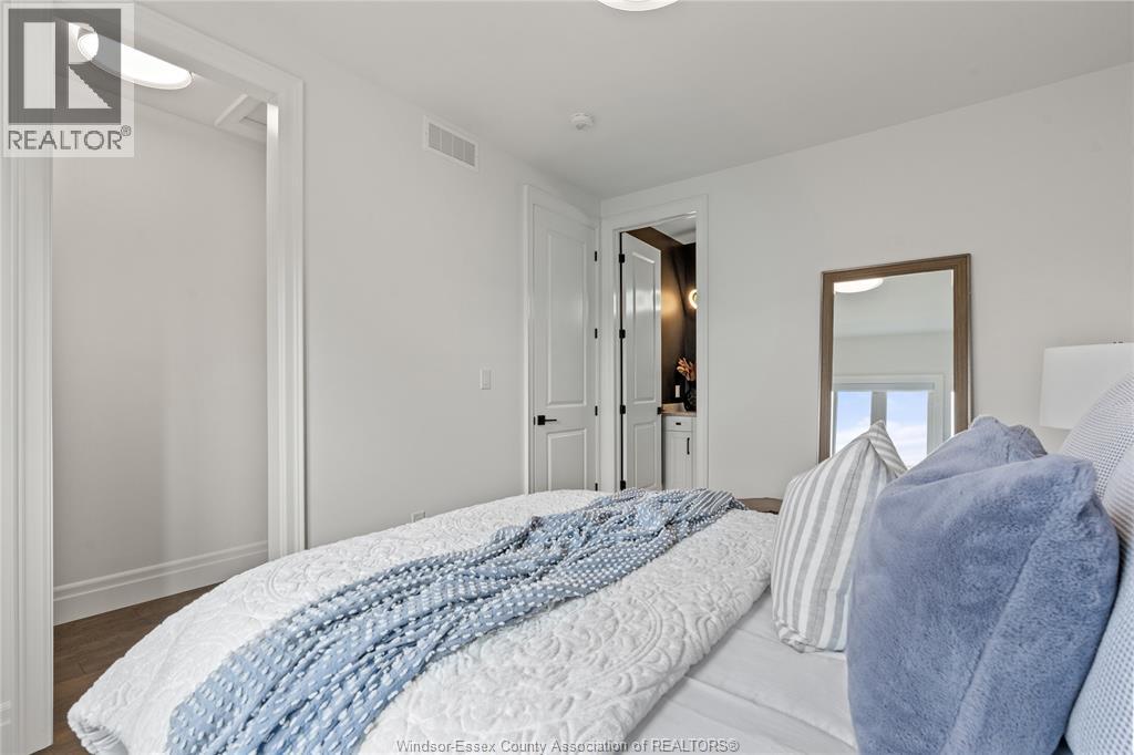 3161 MCROBBIE - 28