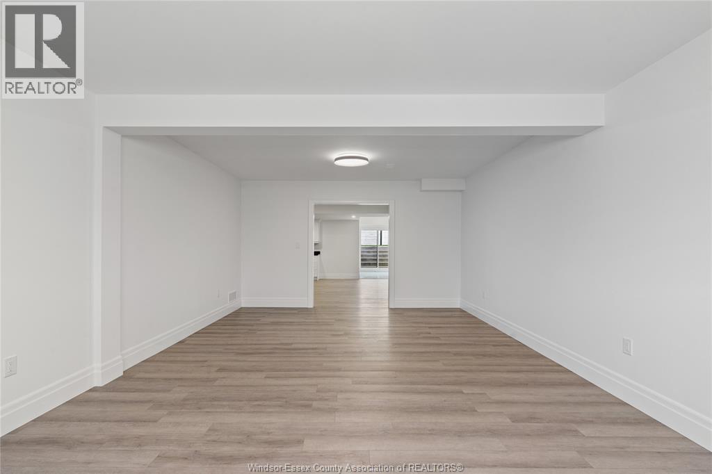 3161 MCROBBIE - 40