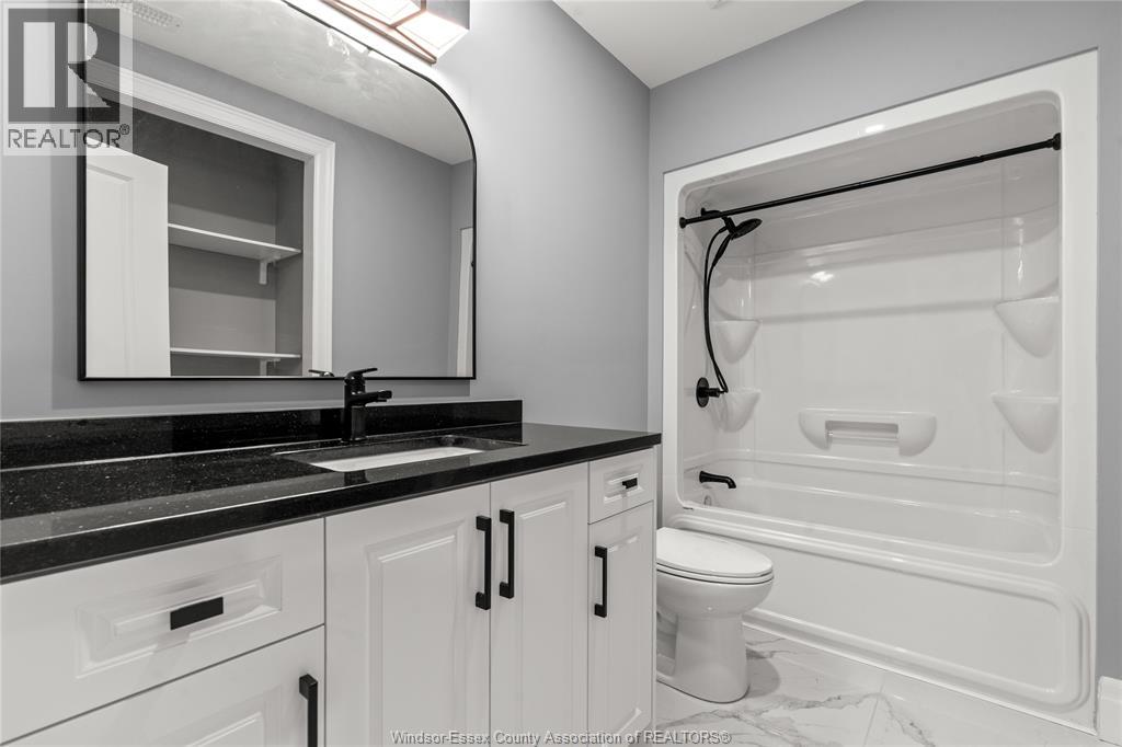 3161 MCROBBIE - 43