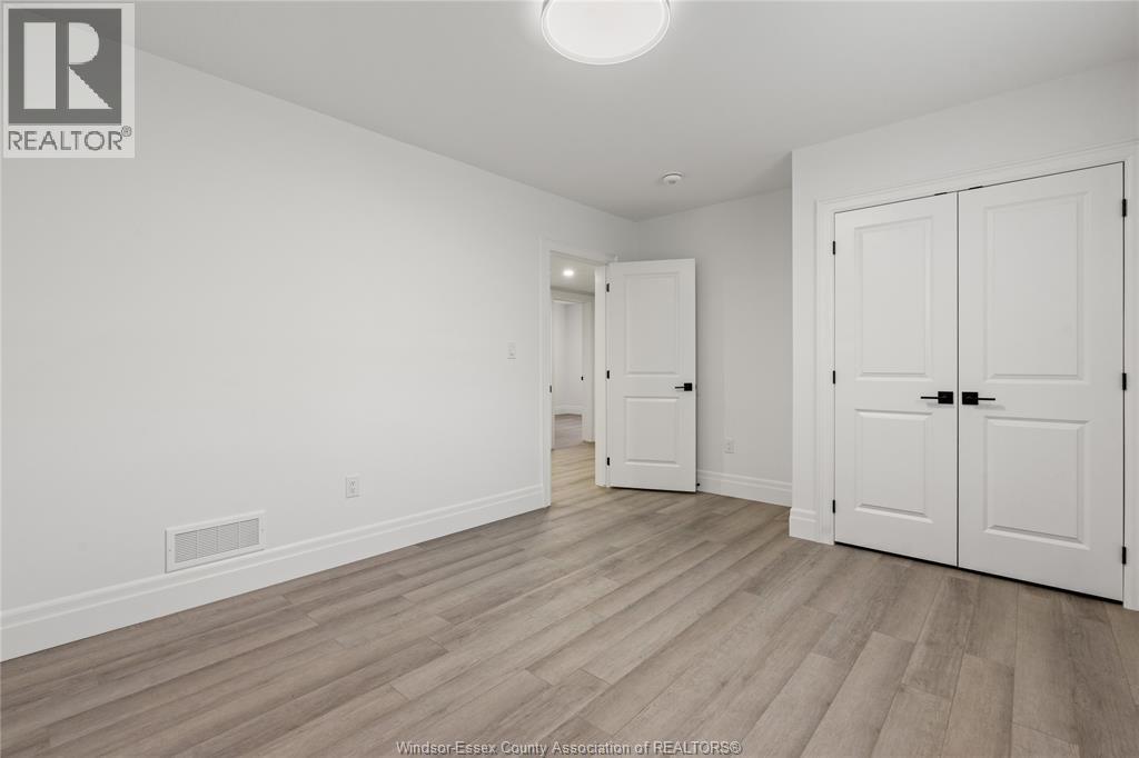 3161 MCROBBIE - 44