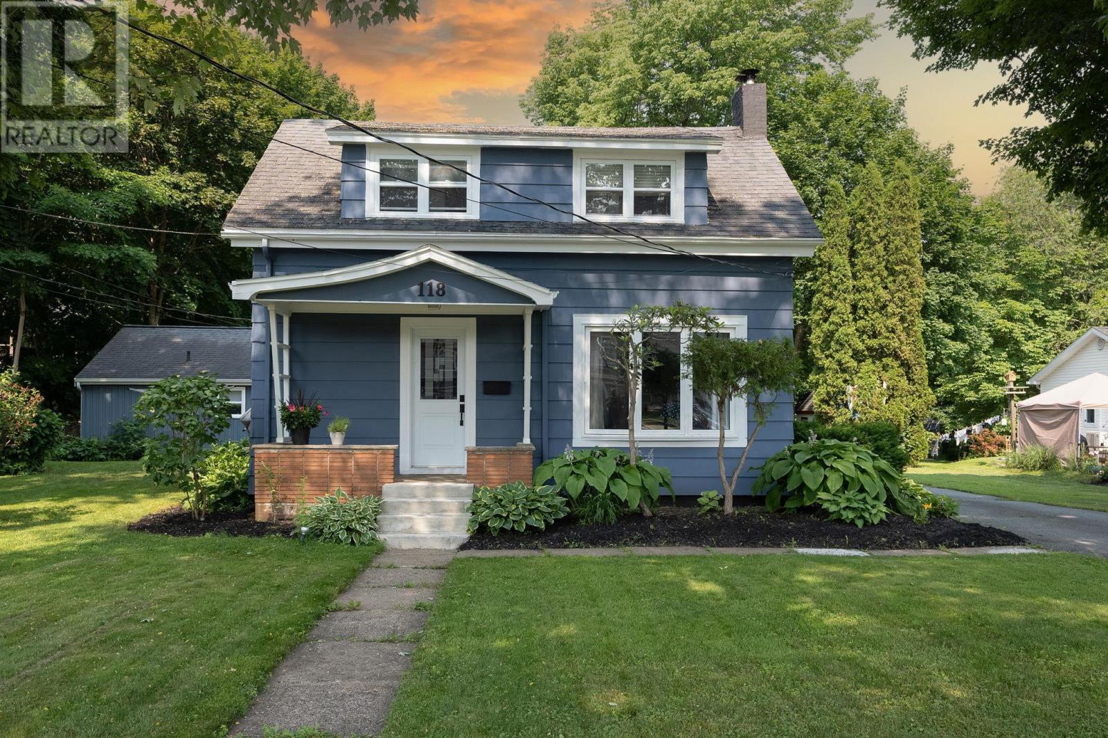 118 Belcher Street - 1