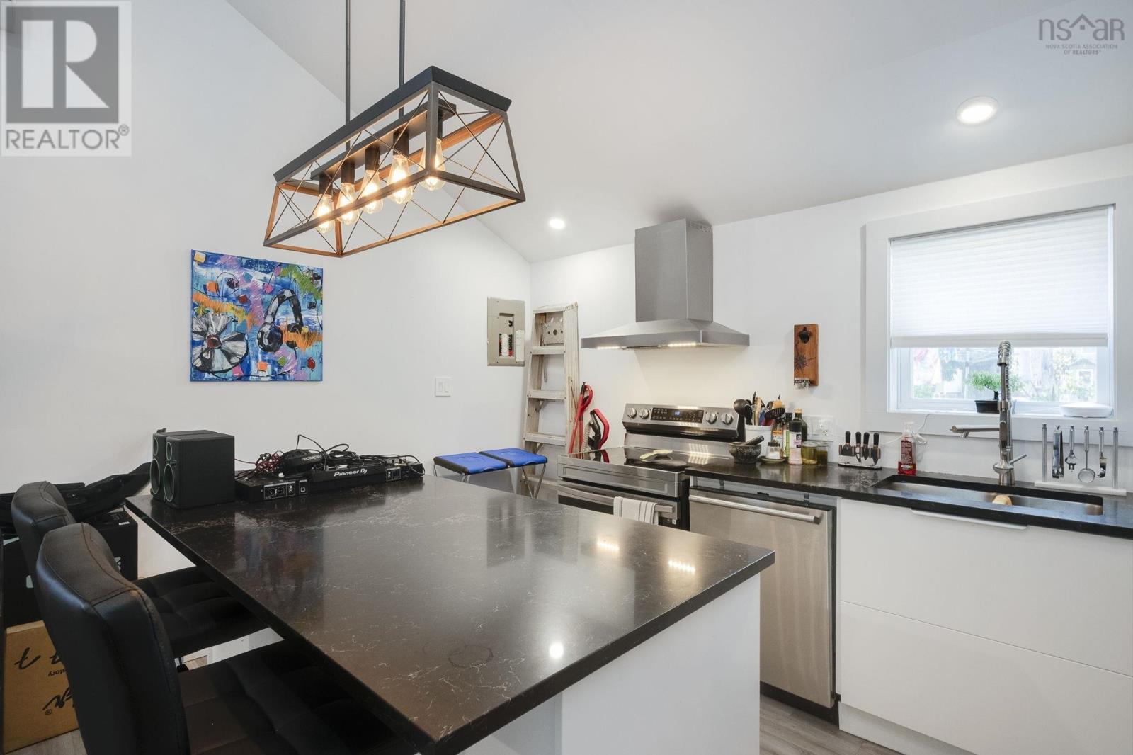 118 Belcher Street - 36