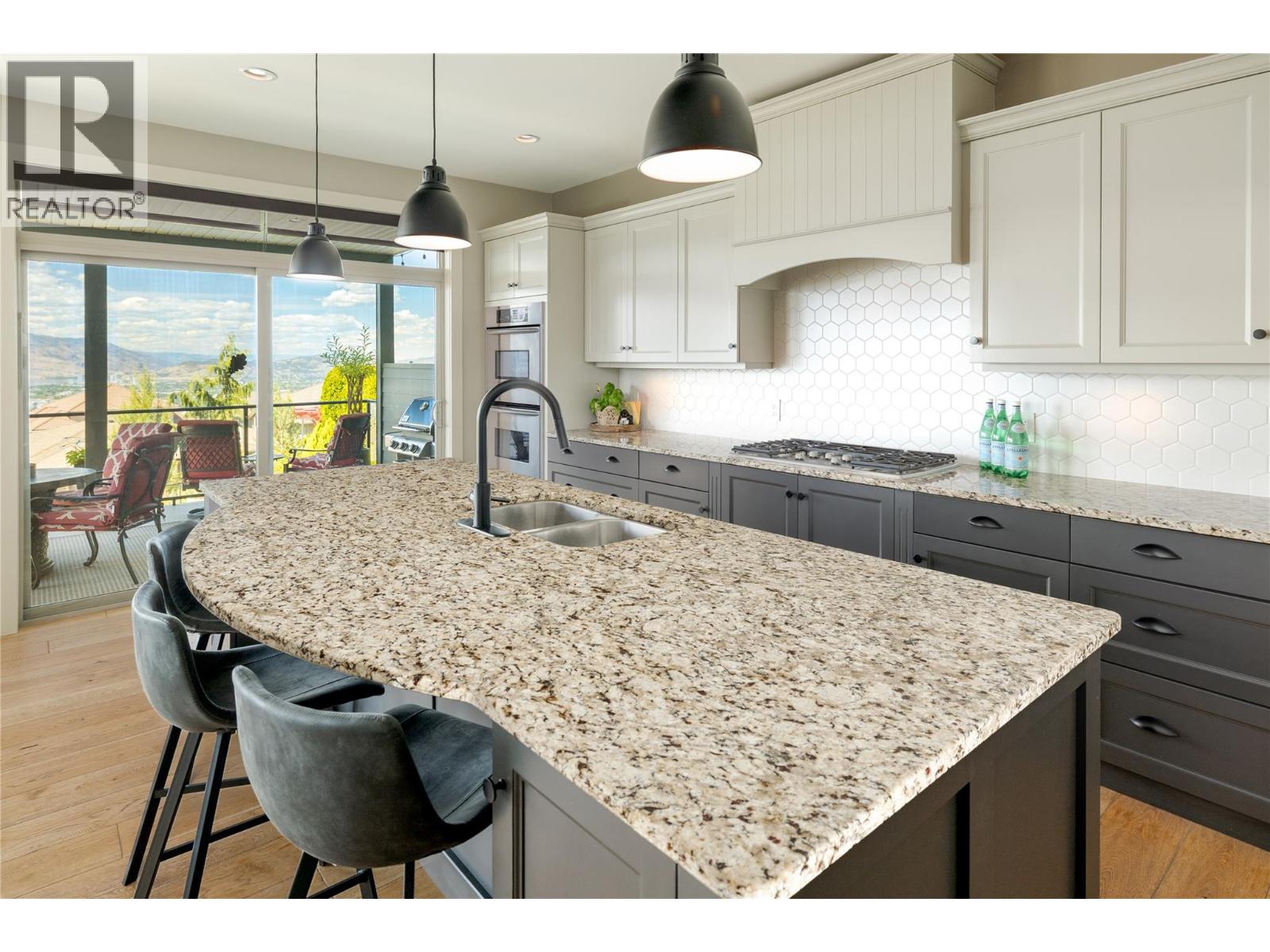 888 HEWETSON Avenue, Kelowna