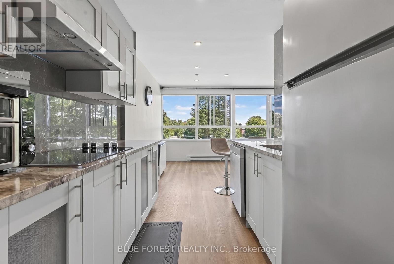 #202 600 GRENFELL DRIVE - 10