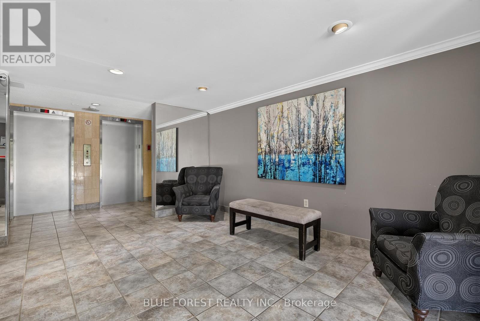 #202 600 GRENFELL DRIVE - 22