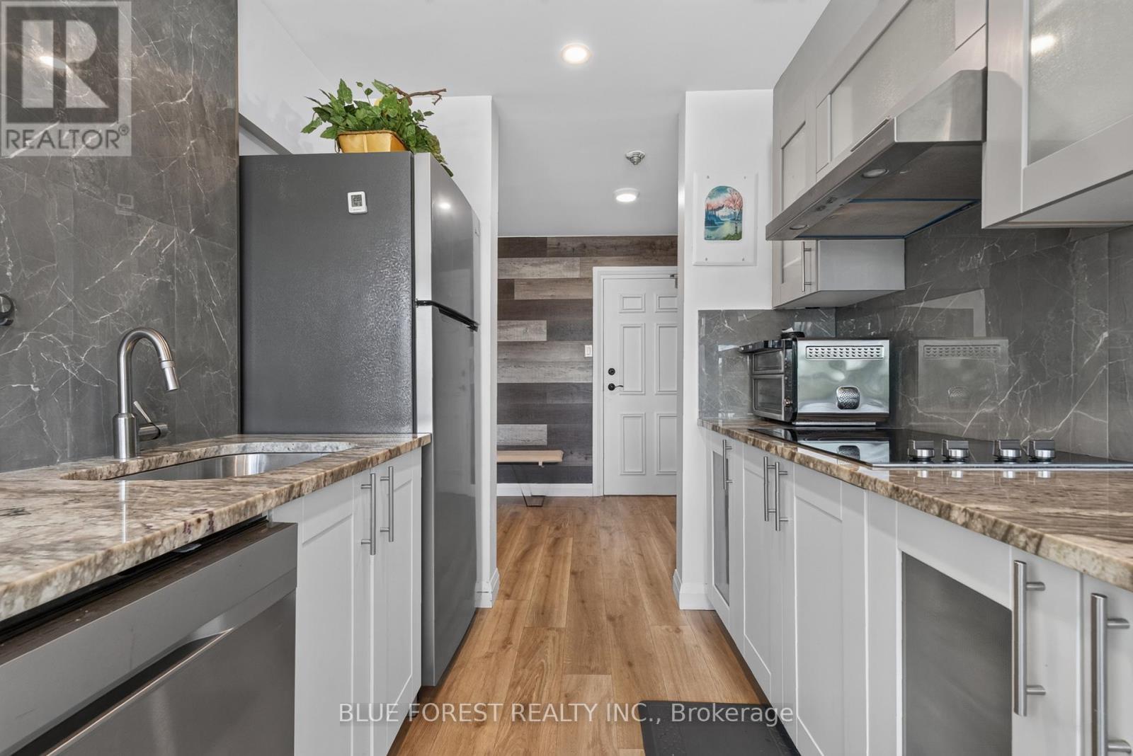 #202 600 GRENFELL DRIVE - 9