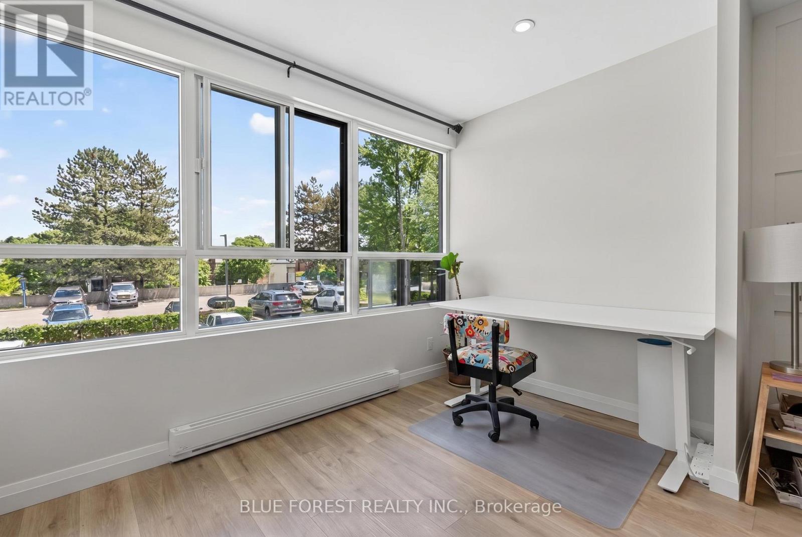#202 600 GRENFELL DRIVE - 6