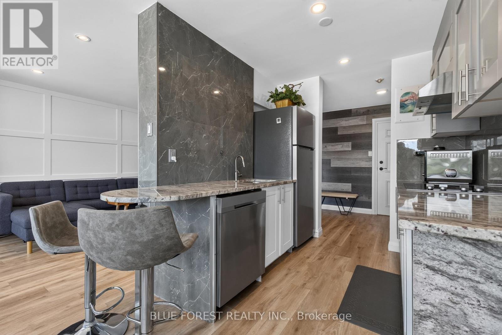 #202 600 GRENFELL DRIVE - 8