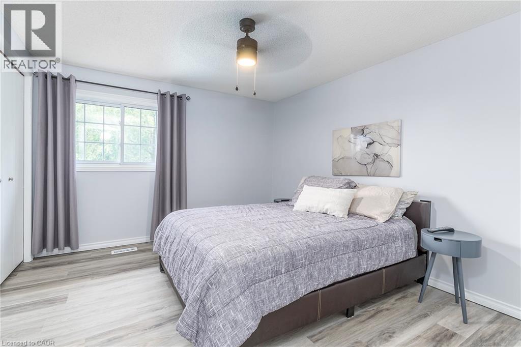 4-bedroom home for sale at 31 BLACKFRIAR Lane, Brantford ON · photo 16 of 35