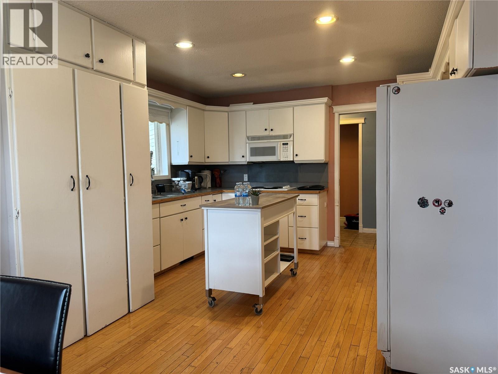 1018 11th AVENUE NW - 11