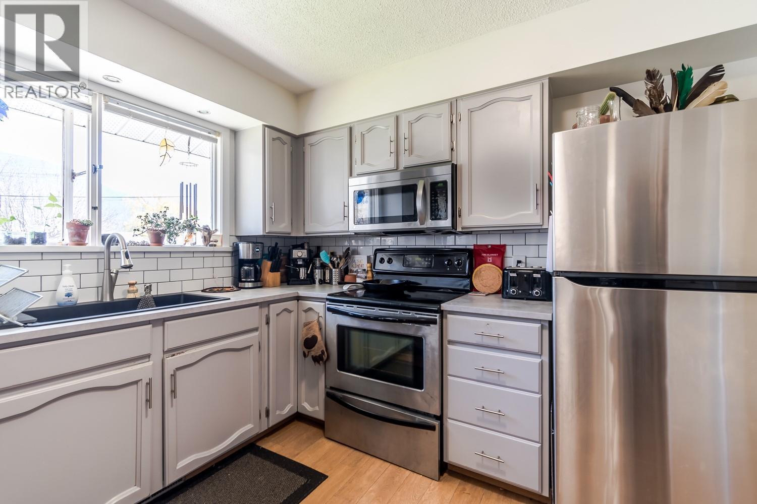 819 ORCHARD Drive - 31