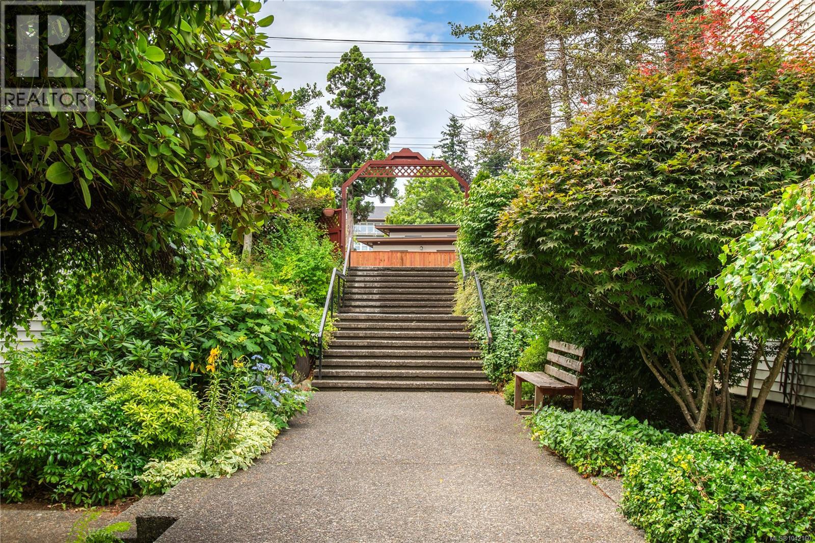 201 615 Alder St, Campbell River