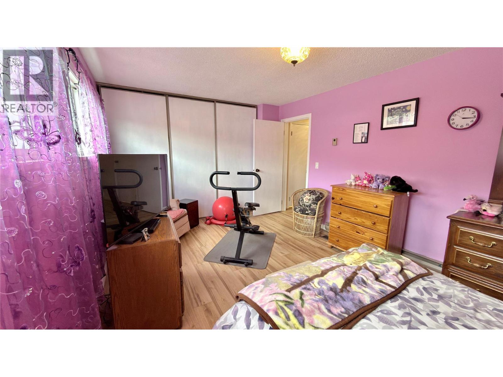 482 Sixth Avenue - 44