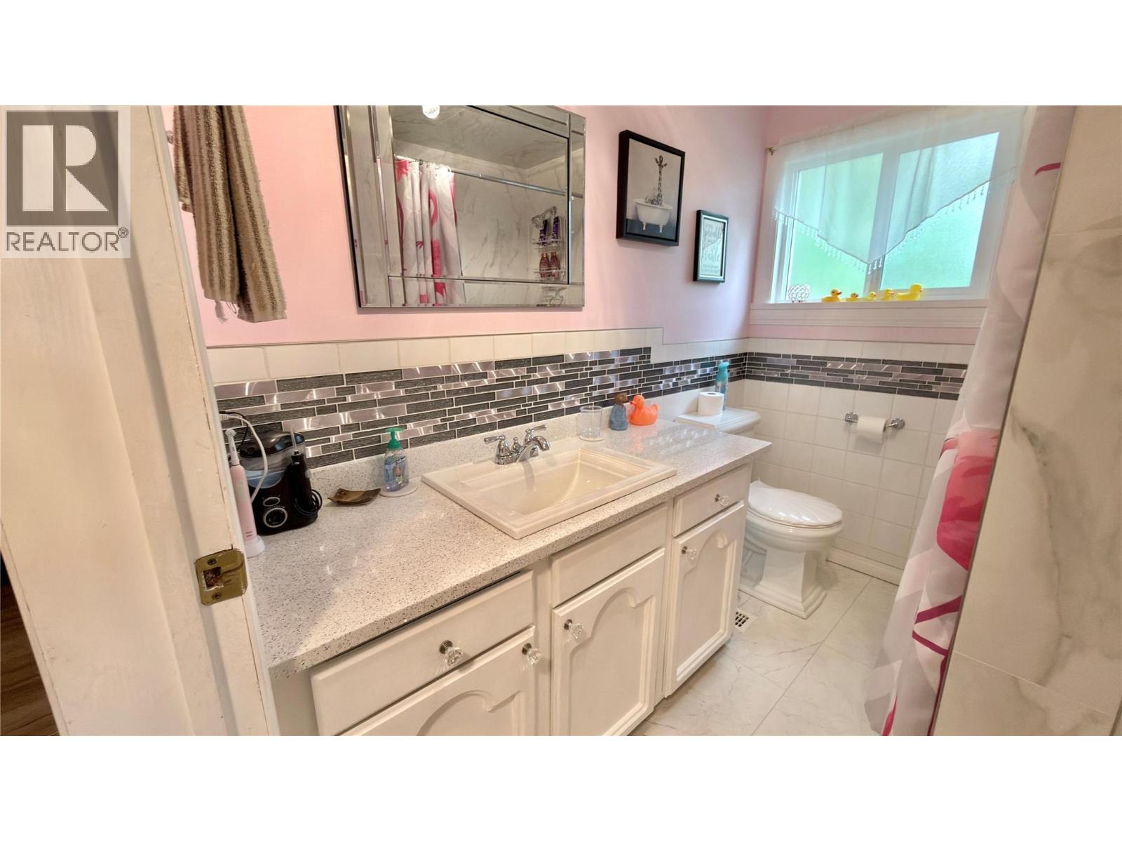 482 Sixth Avenue - 32