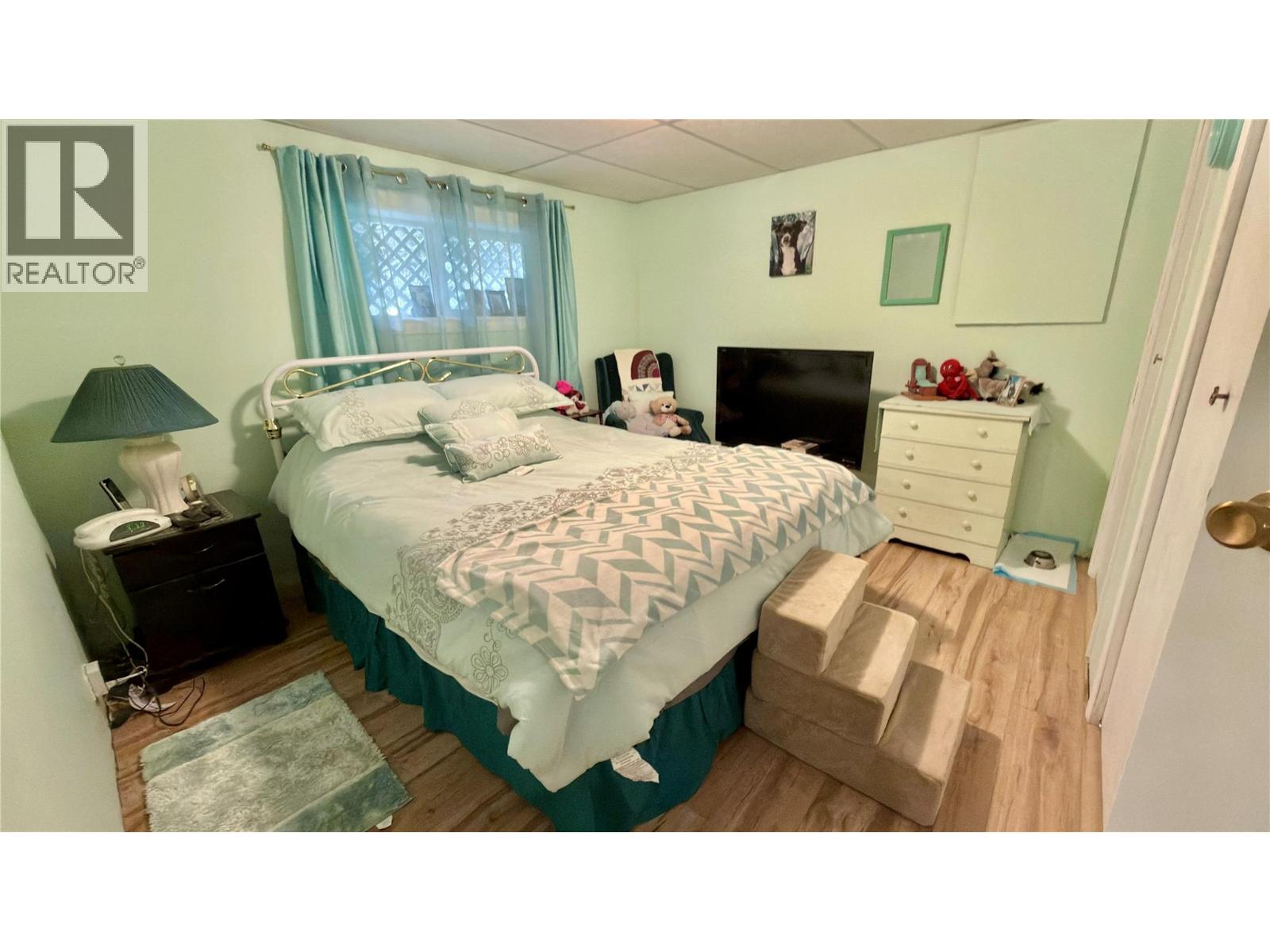 482 Sixth Avenue - 49