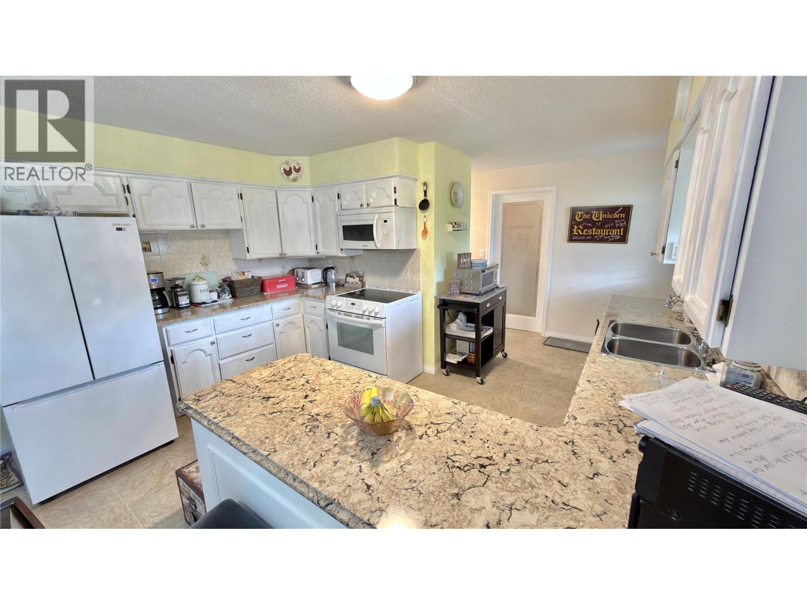 482 Sixth Avenue - 25