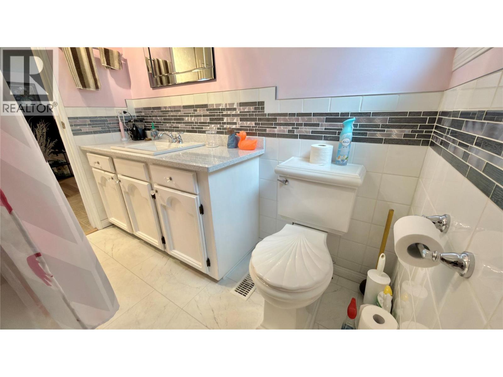 482 Sixth Avenue - 34