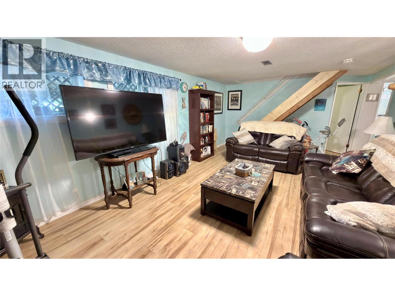 482 Sixth Avenue - 48
