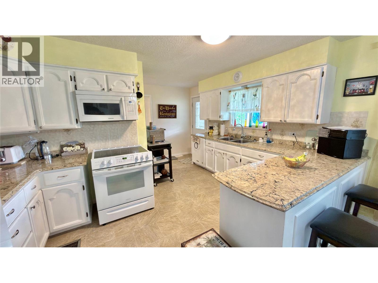 482 Sixth Avenue - 24