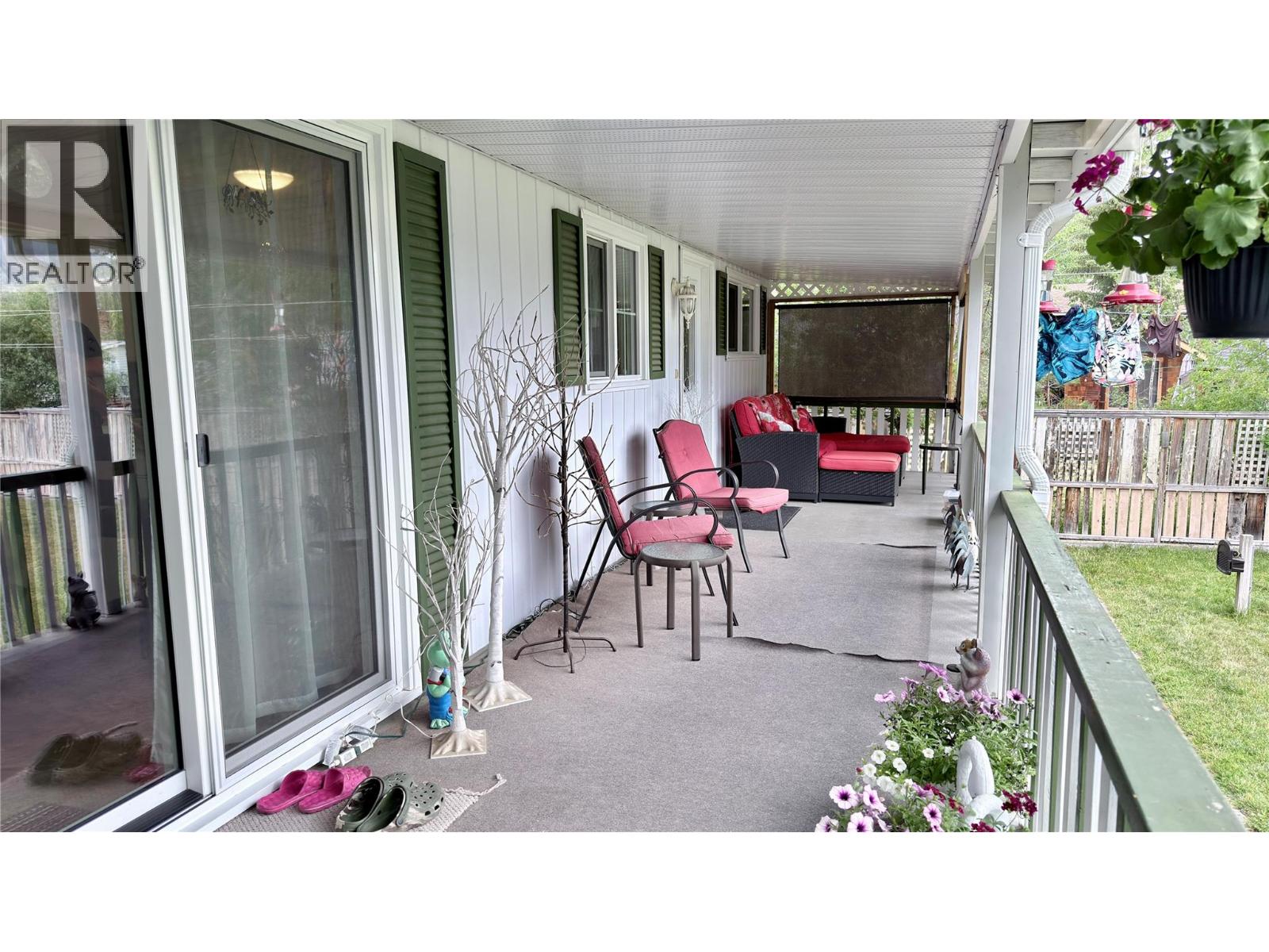 482 Sixth Avenue - 17