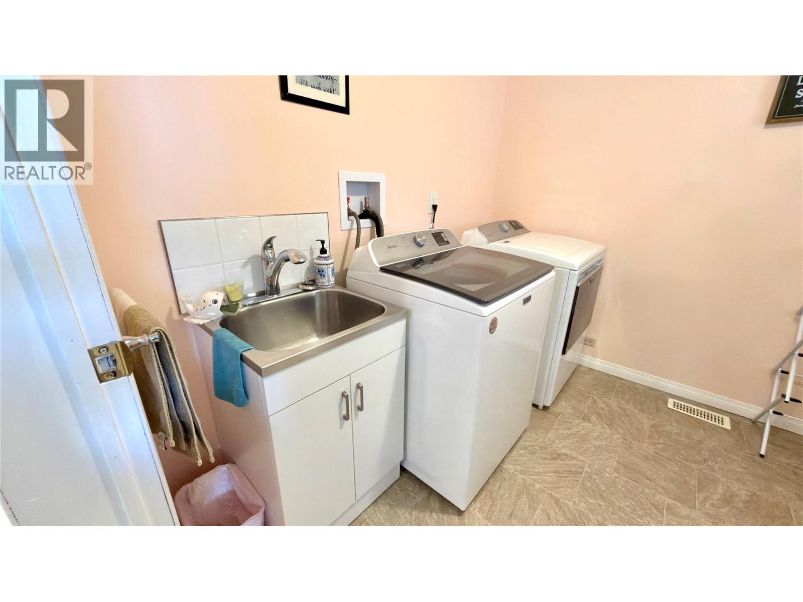 482 Sixth Avenue - 30