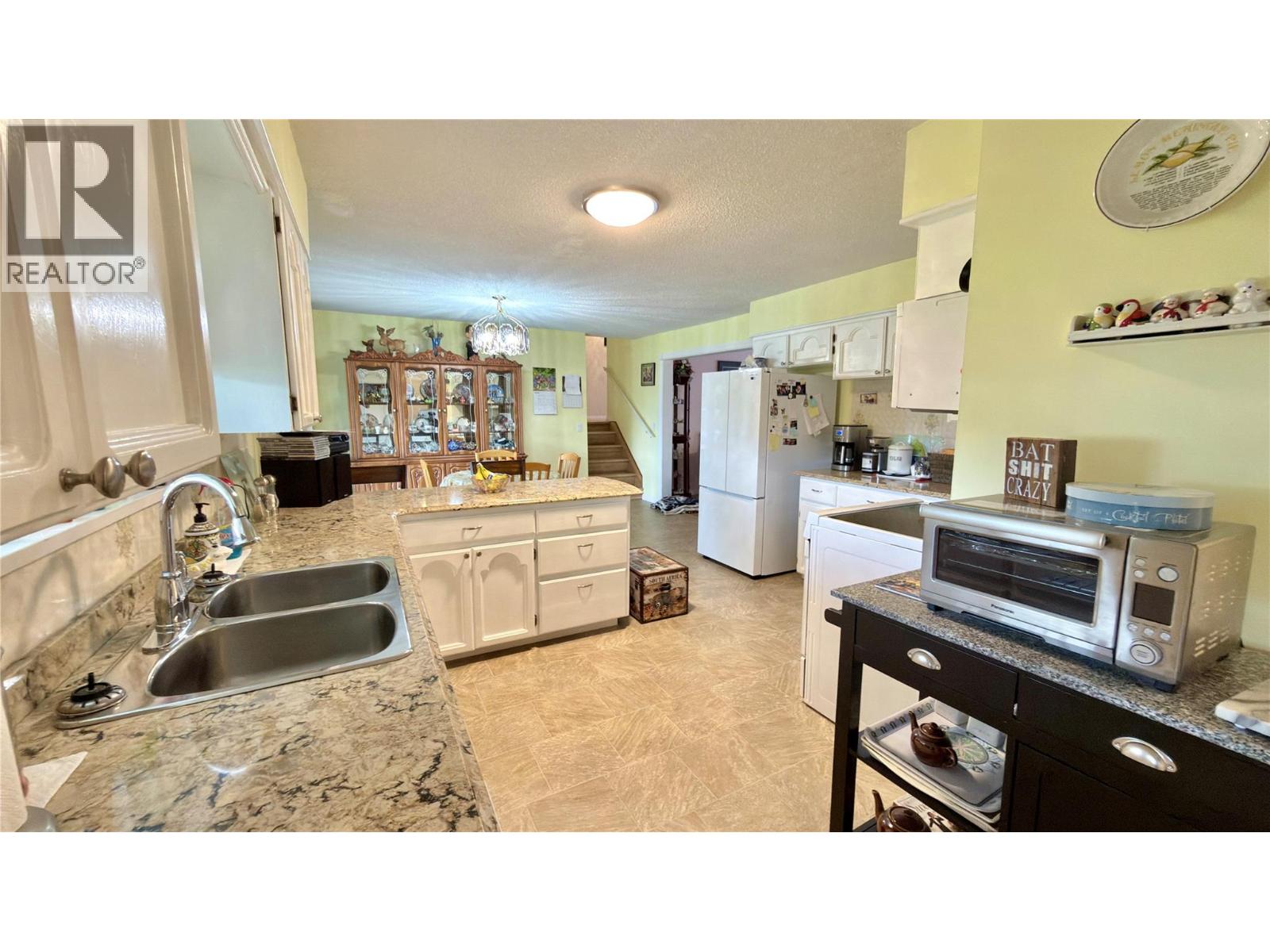 482 Sixth Avenue - 28