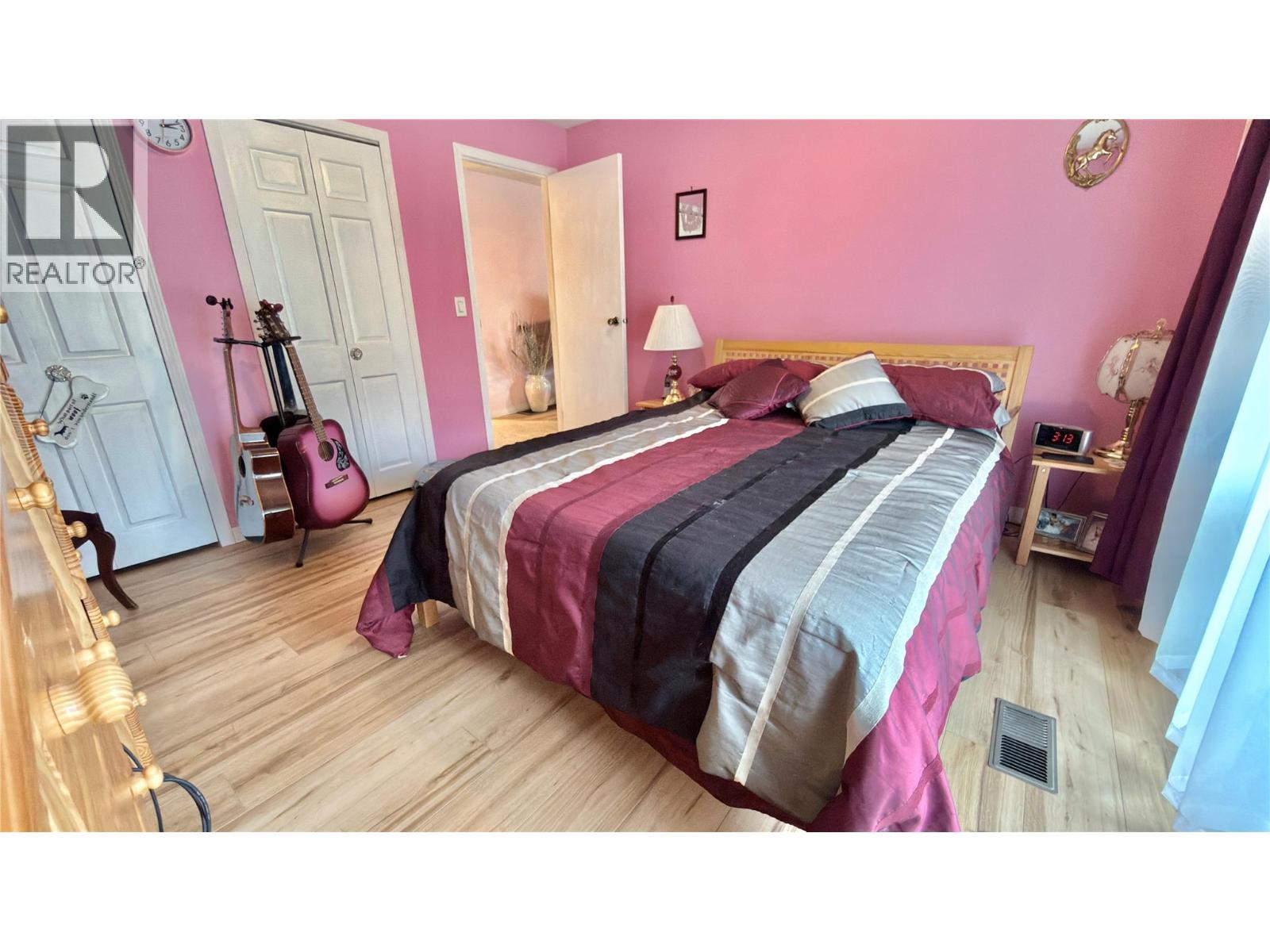 482 Sixth Avenue - 36