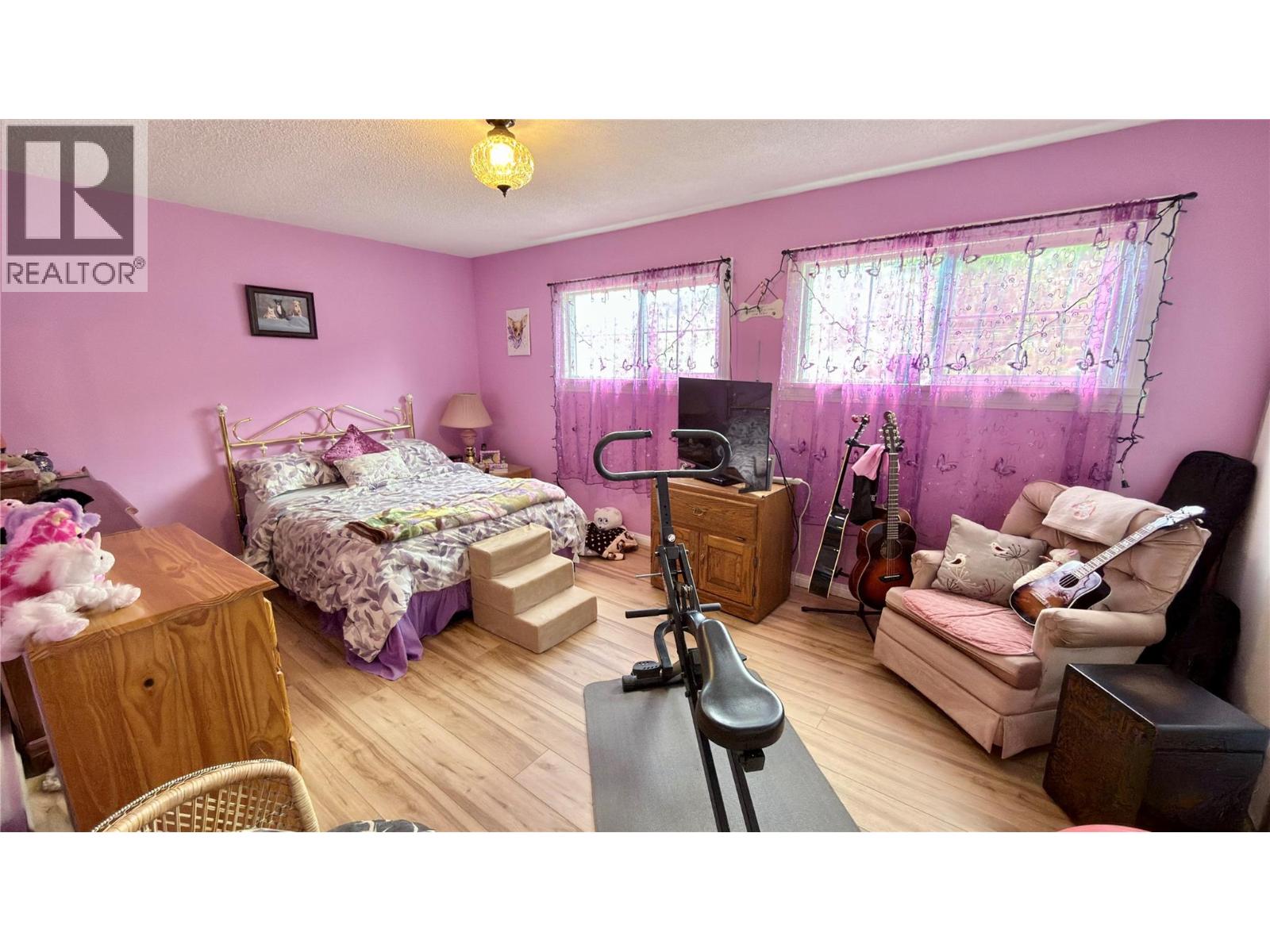 482 Sixth Avenue - 42