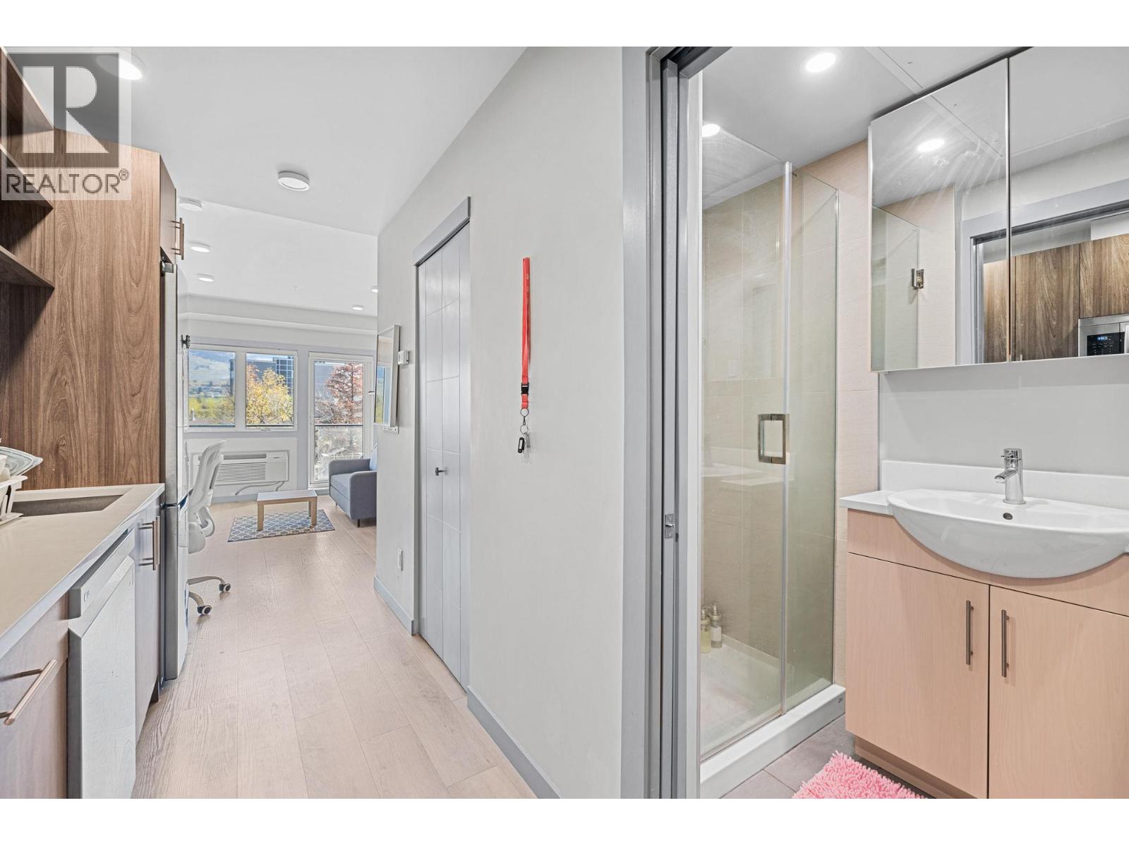 #220 345 Dougall Road N - 8