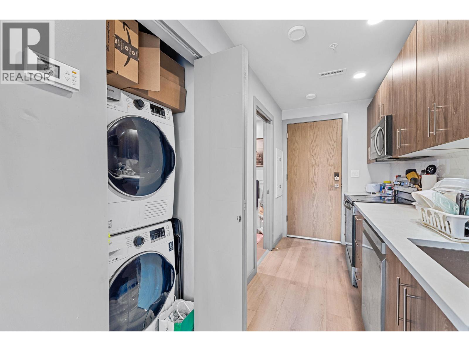 #220 345 Dougall Road N - 9