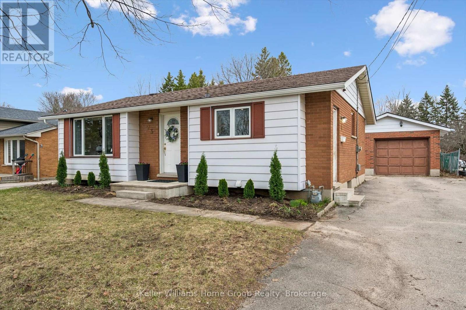 23 HASTINGS BOULEVARD - 11