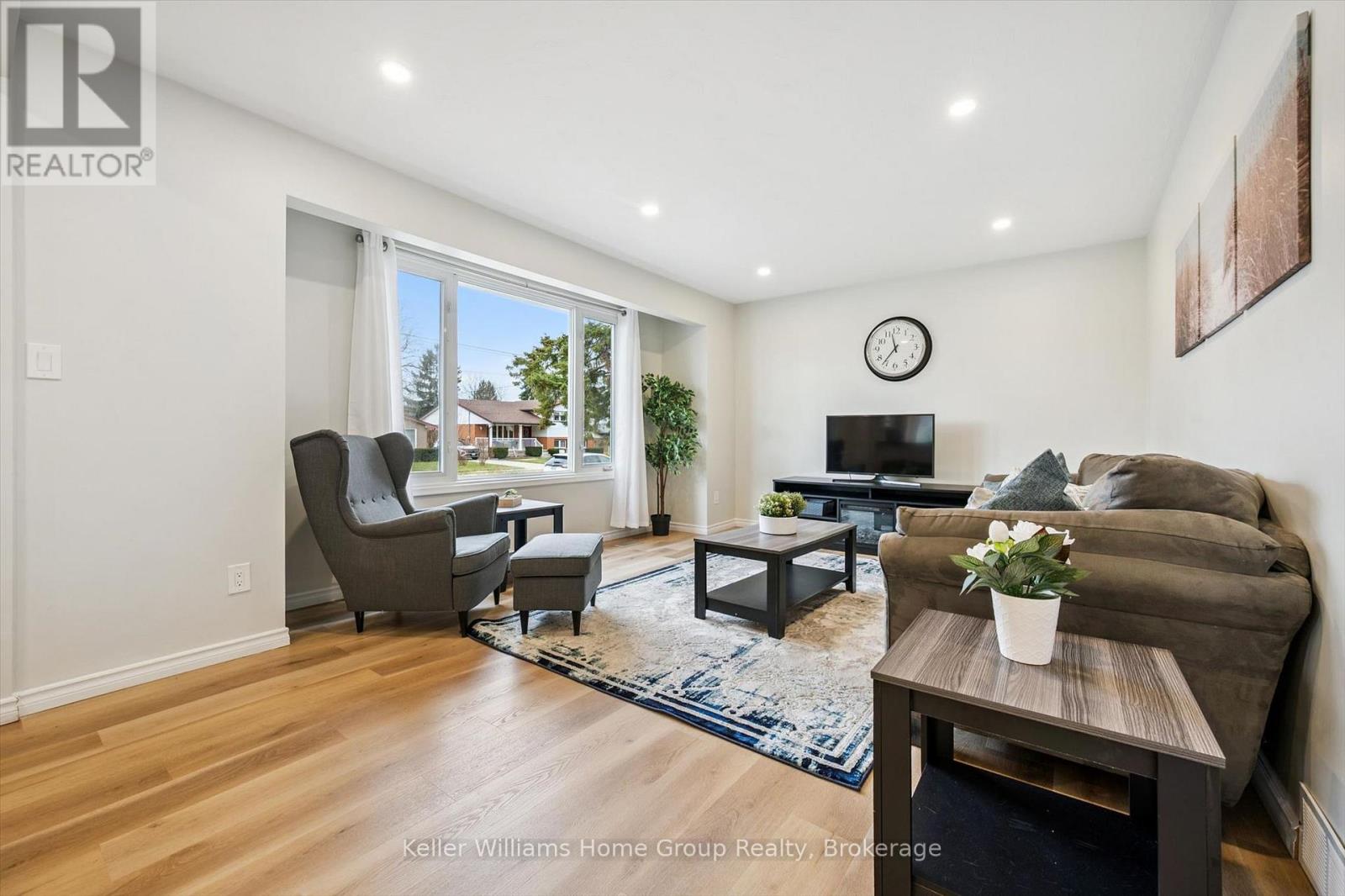 23 HASTINGS BOULEVARD - 17