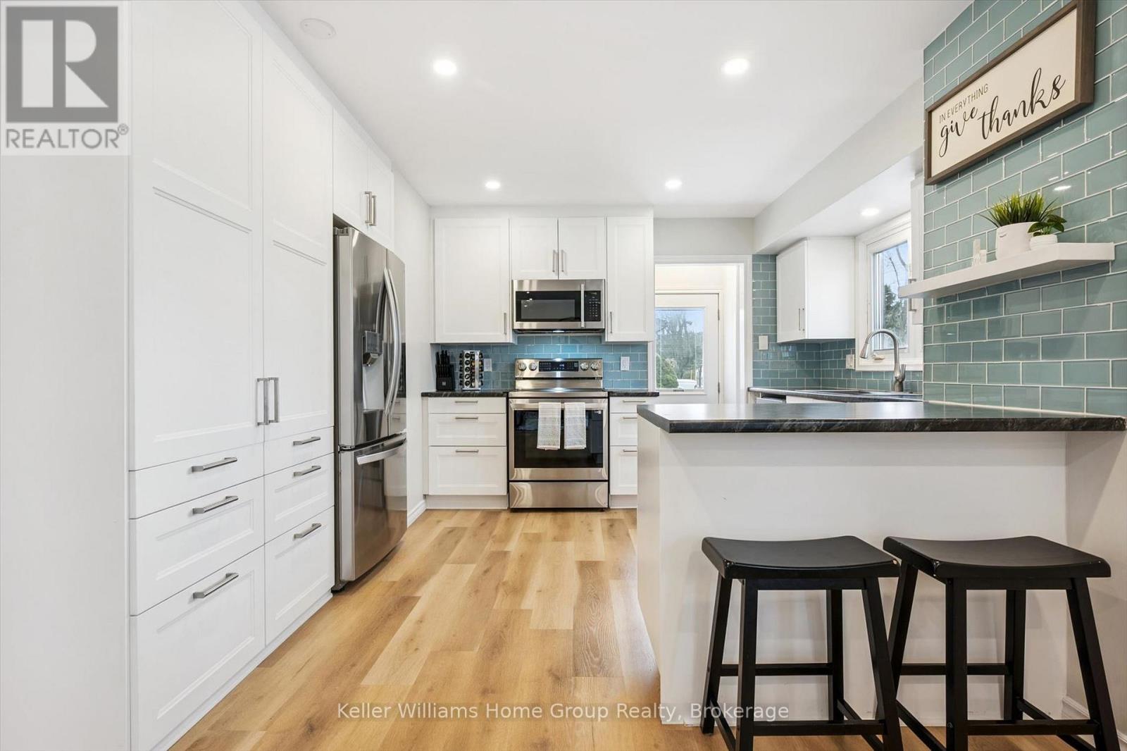 23 HASTINGS BOULEVARD - 21