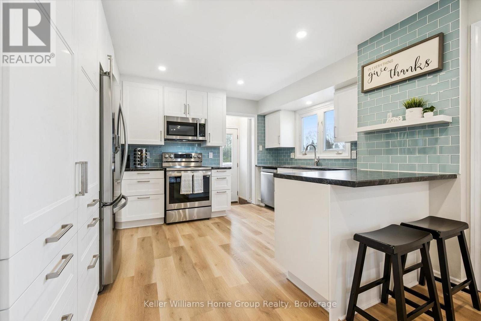 23 HASTINGS BOULEVARD - 22