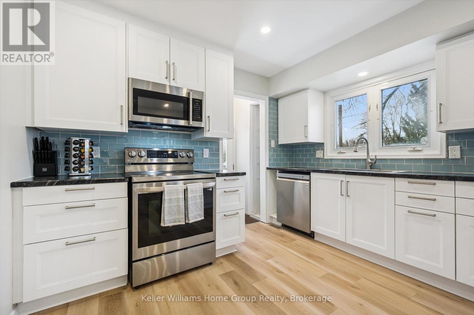 23 HASTINGS BOULEVARD - 24