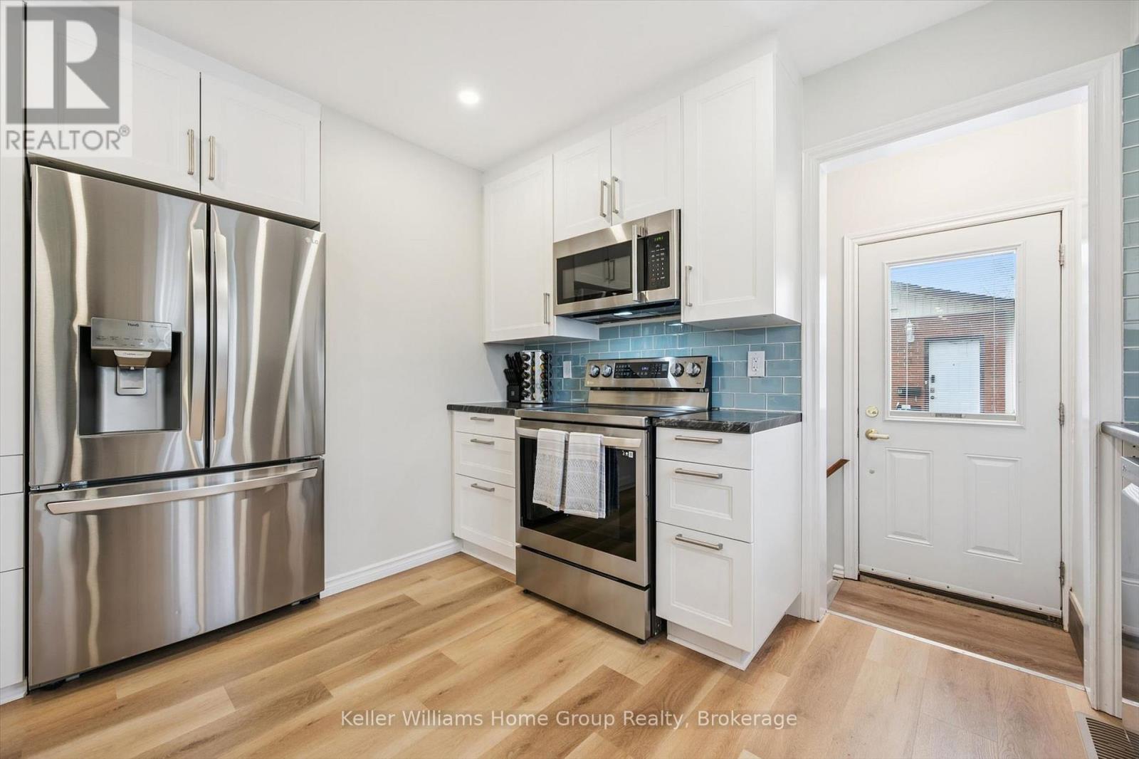 23 HASTINGS BOULEVARD - 25