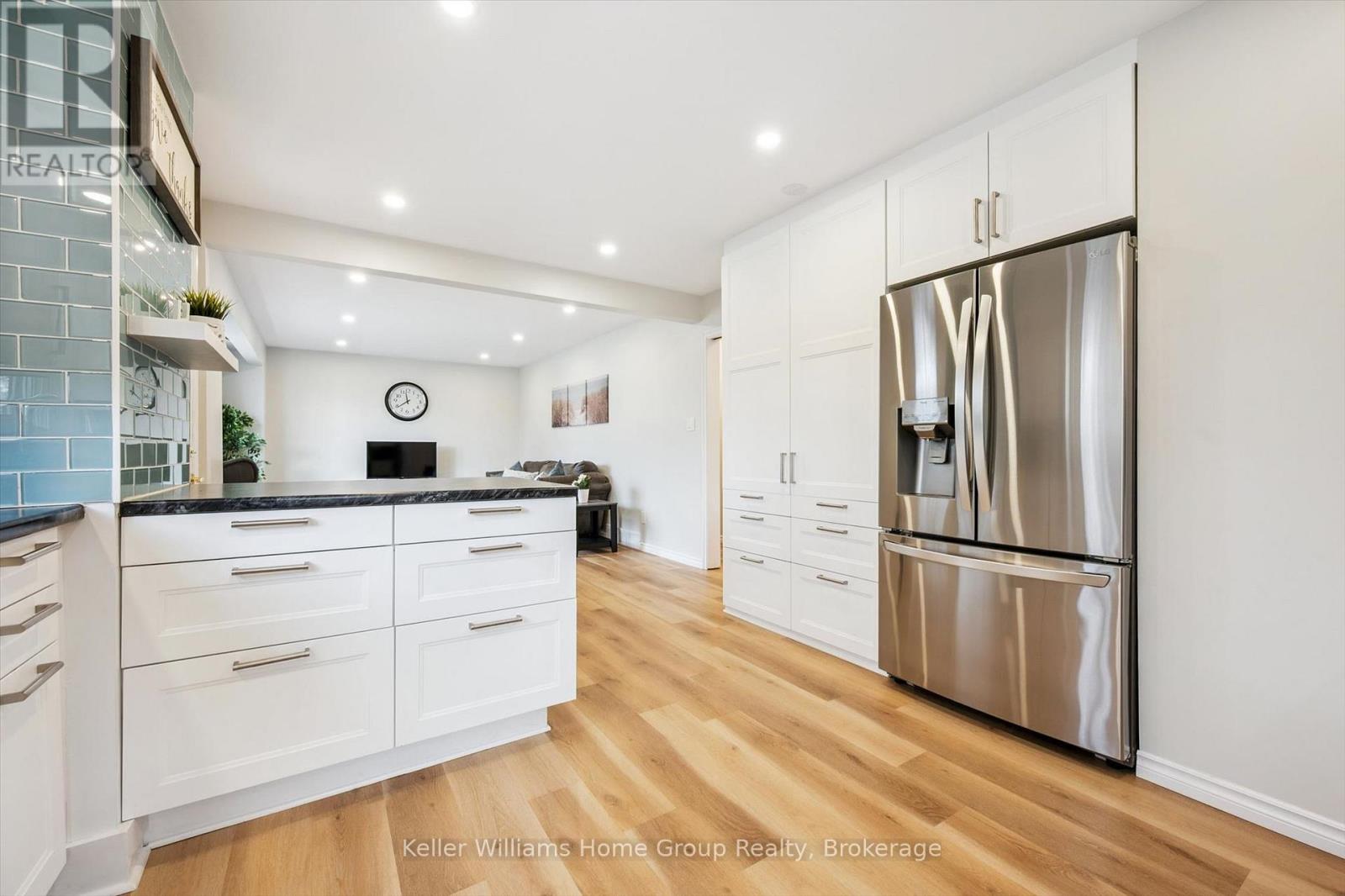 23 HASTINGS BOULEVARD - 4