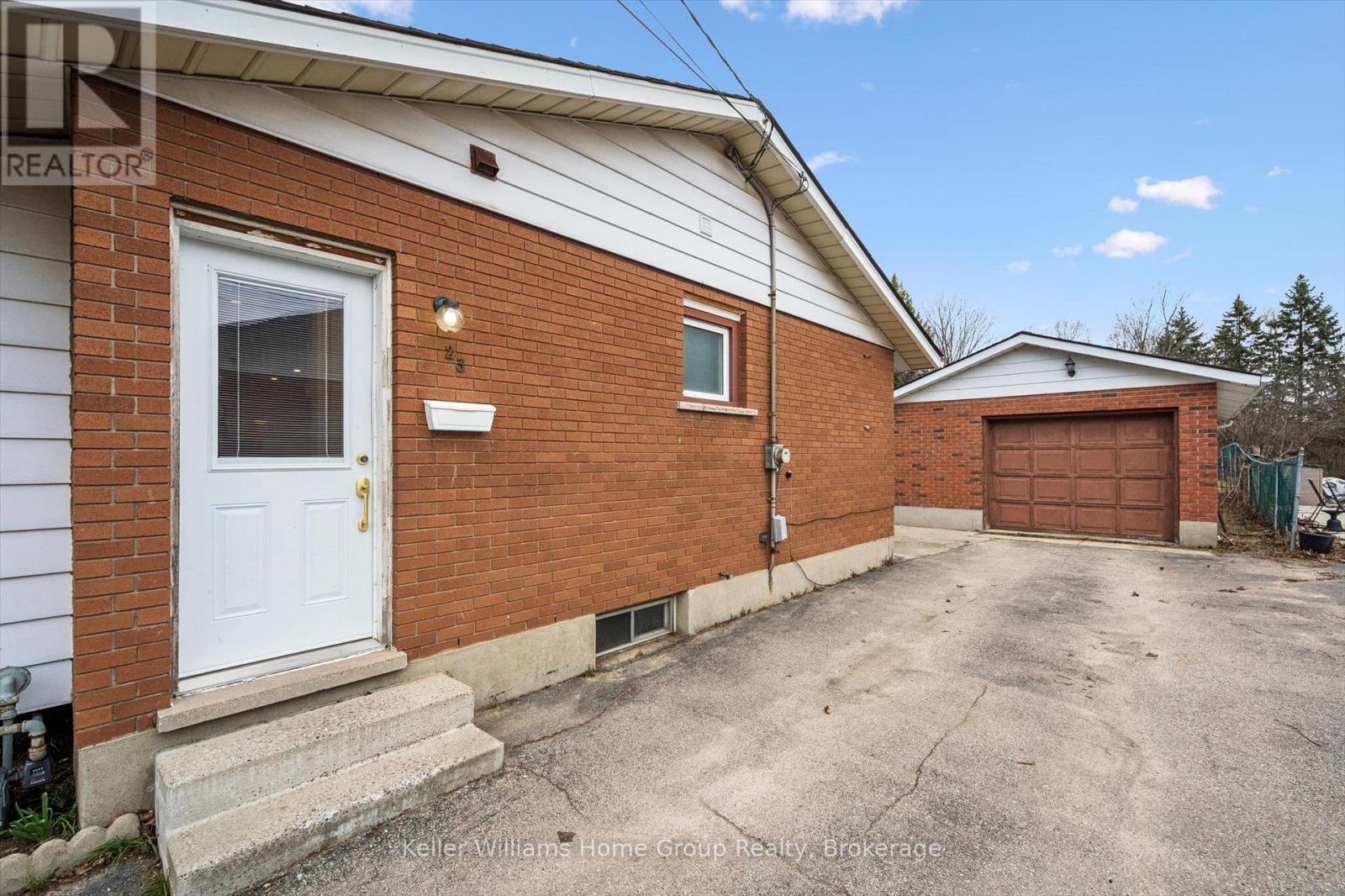 23 HASTINGS BOULEVARD - 40