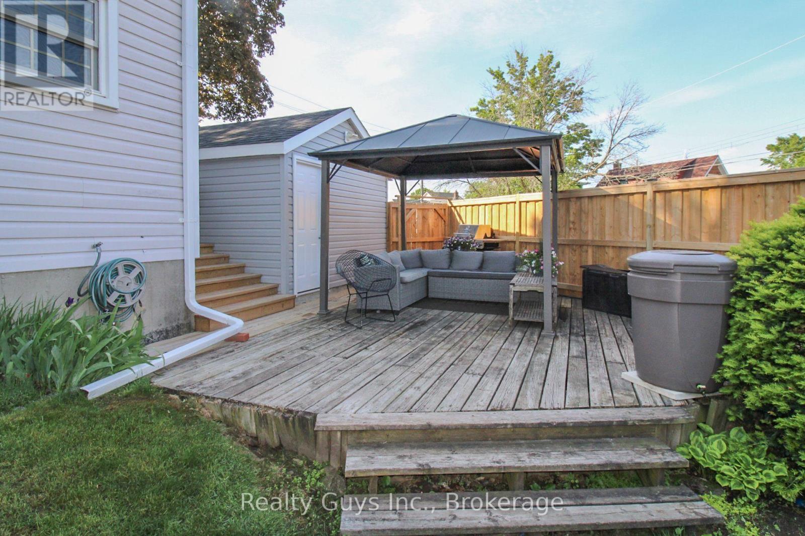 727 CHESTERFIELD AVENUE - 12