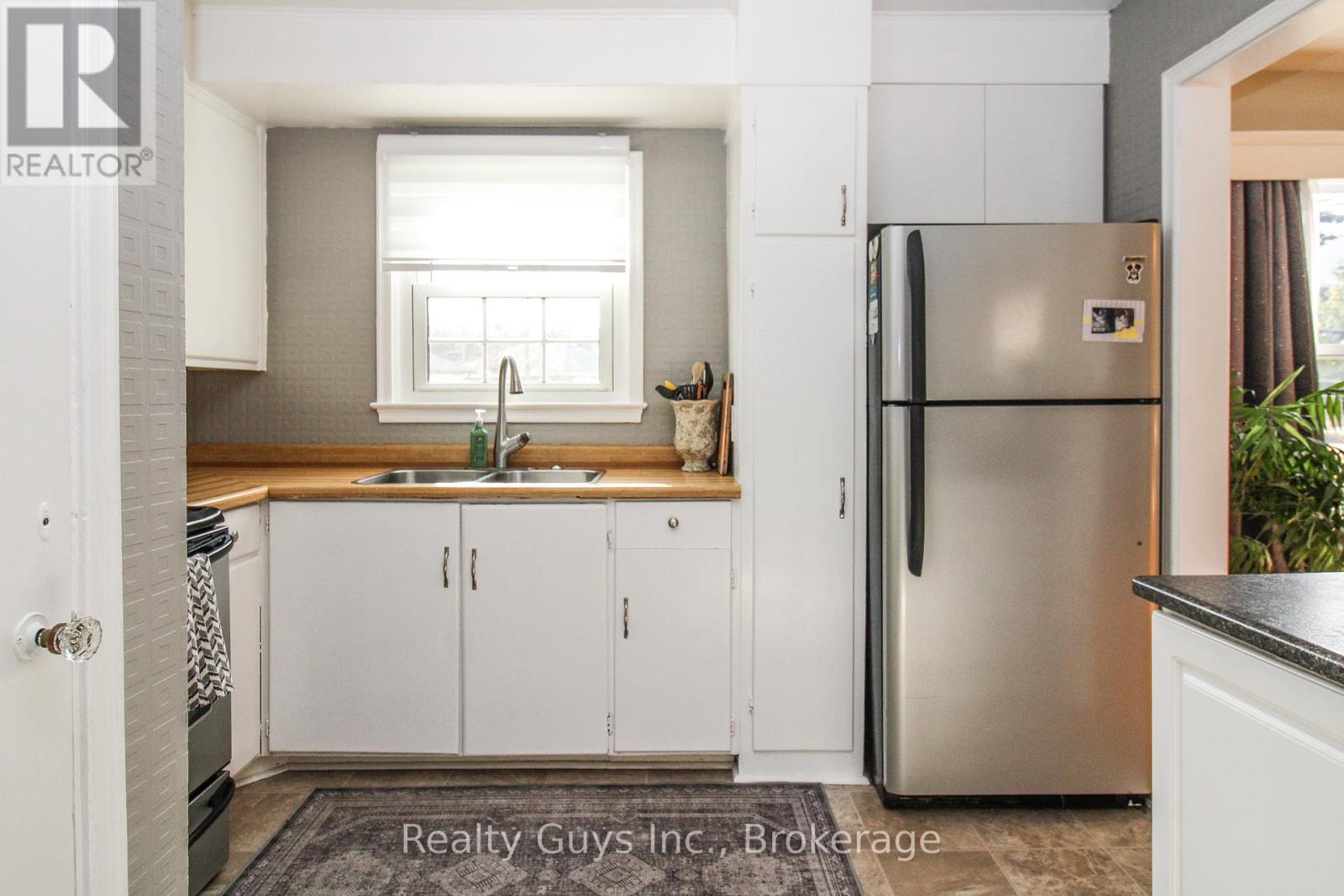 727 CHESTERFIELD AVENUE - 32