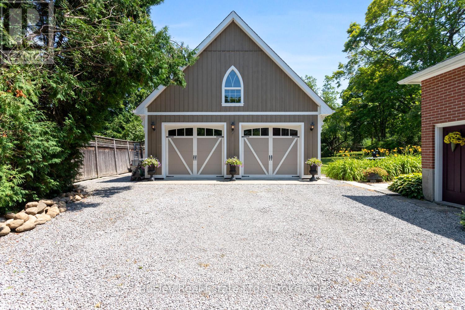 8 GRAVEL ROAD - 39
