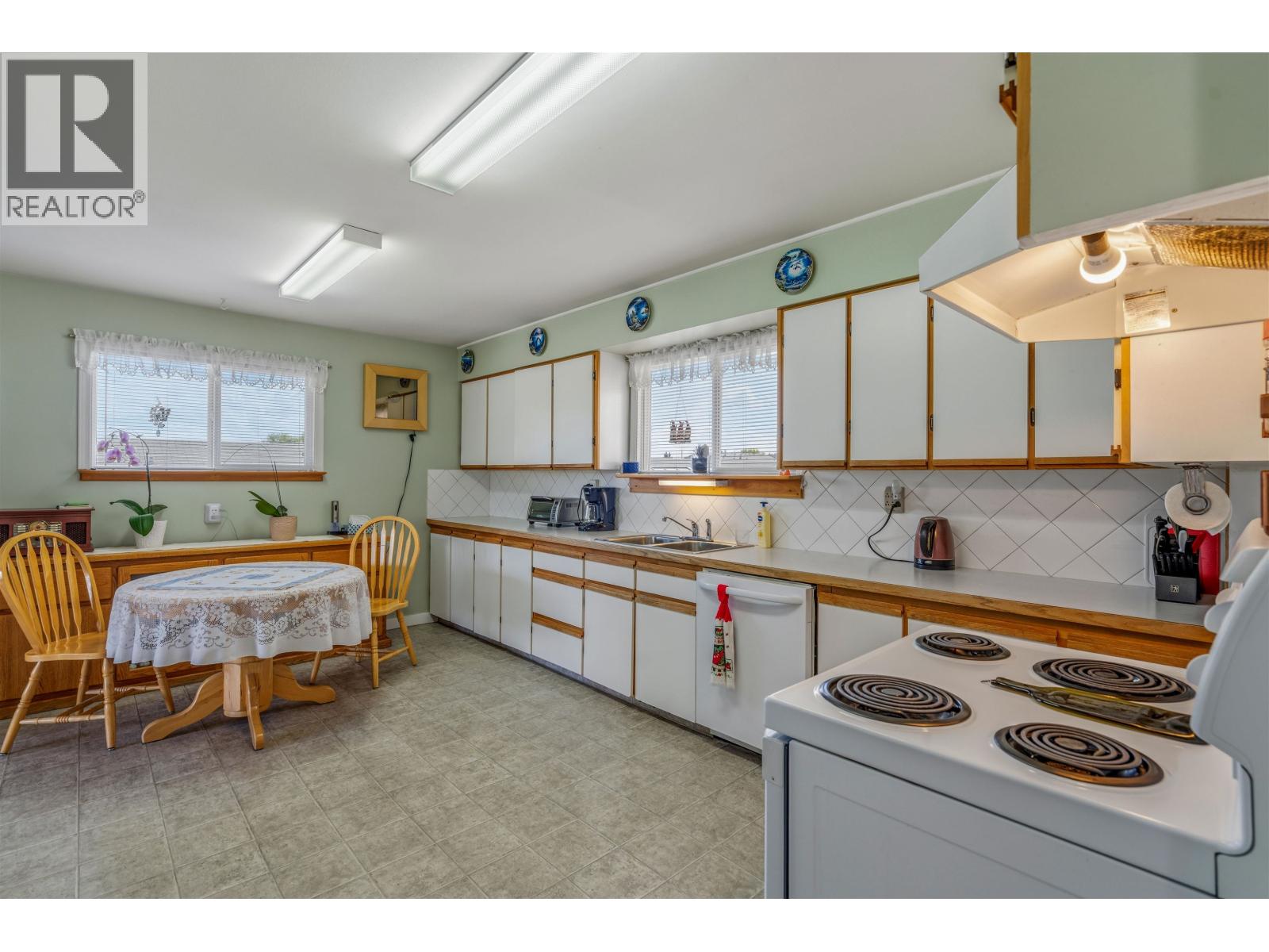 2923 FERRY AVENUE - 18